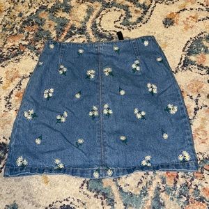 Jean skirt with daisies!